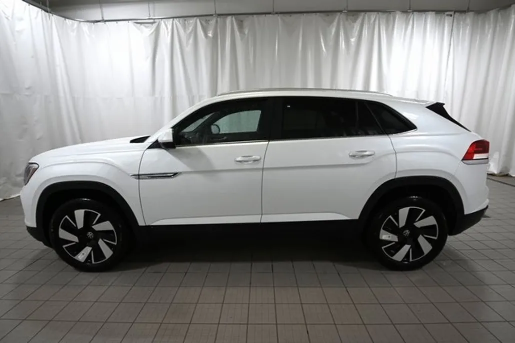 2026 Volkswagen Atlas Cross Sport SE Technology photo 1