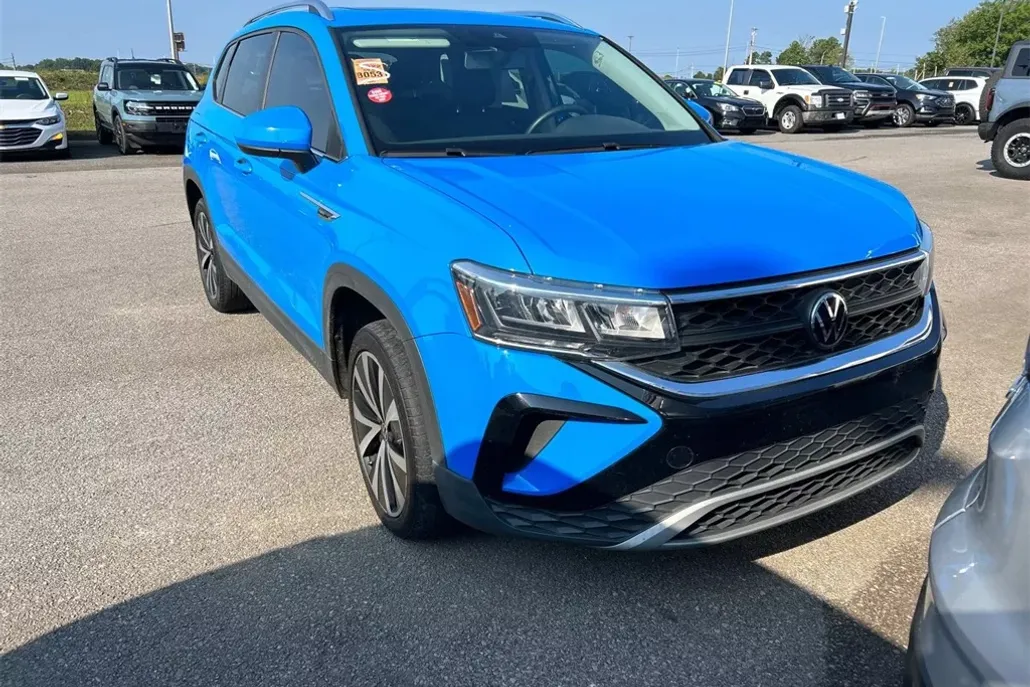 2022 Volkswagen Taos SE photo 1