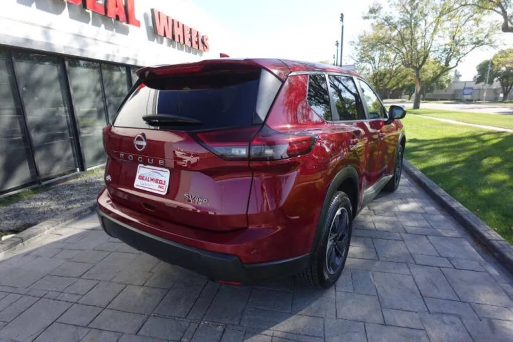 2024 Nissan Rogue SV photo 1