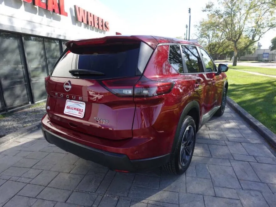 2024 Nissan Rogue SV photo 1