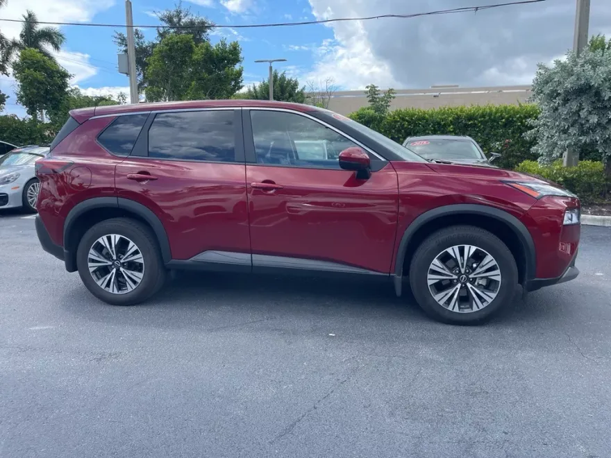2022 Nissan Rogue SV photo 1