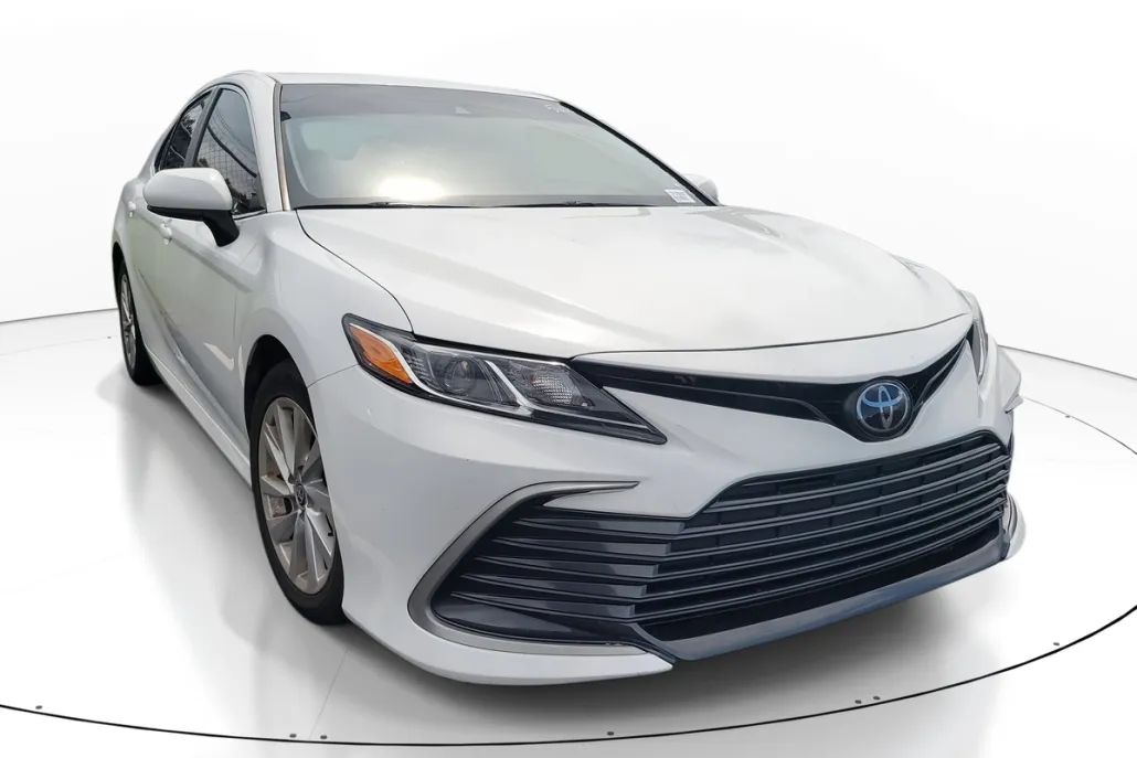 2023 Toyota Camry LE photo 1
