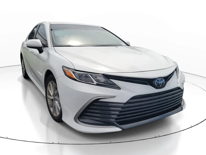 2023 Toyota Camry LE photo 1