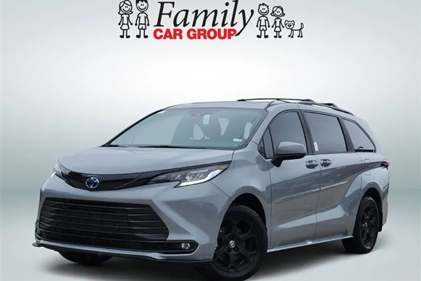2025 Toyota Sienna Woodland Edition photo 1