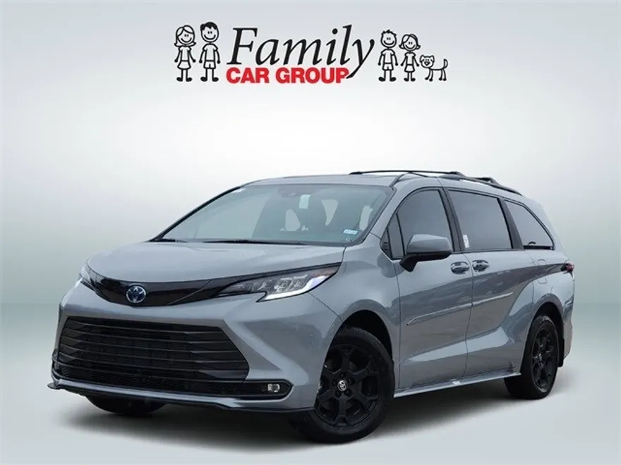 2025 Toyota Sienna Woodland Edition photo 1