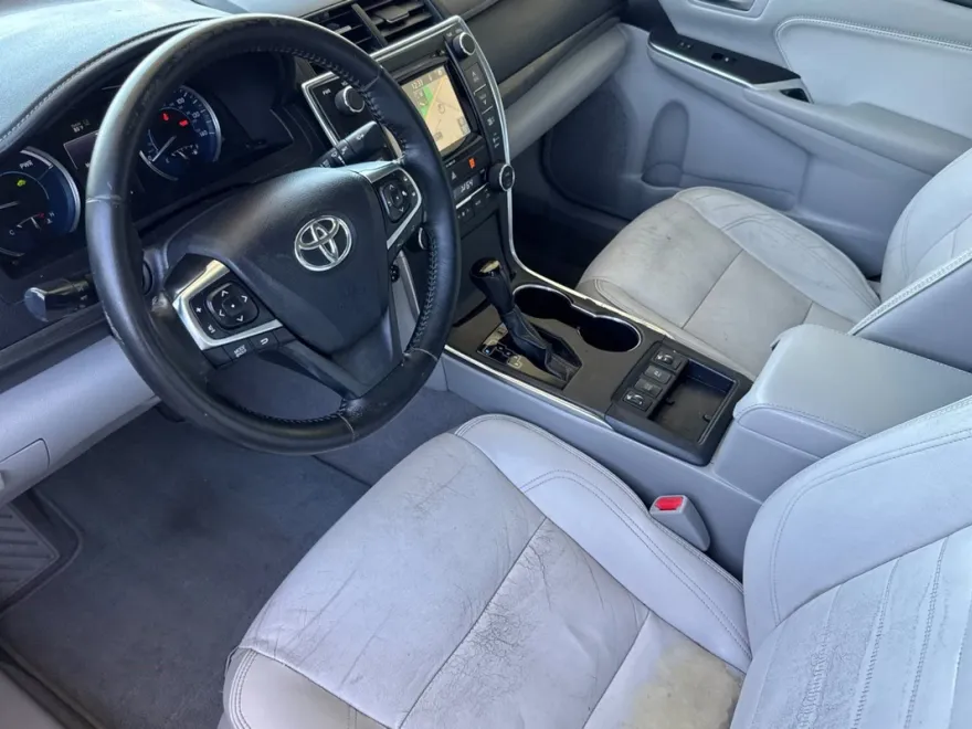 2016 Toyota Camry Hybrid XLE photo 1