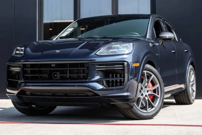 2025 Porsche Cayenne Turbo E-Hybrid Coupe photo 1