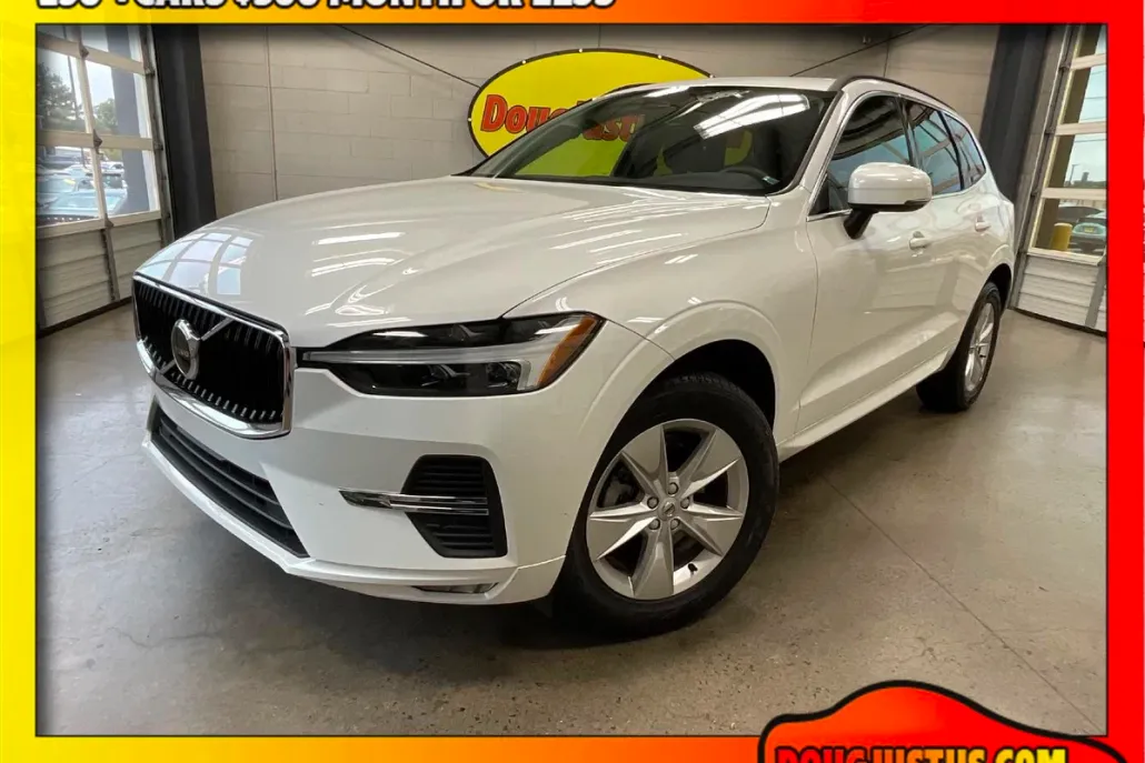 2022 Volvo XC60 Momentum photo 1