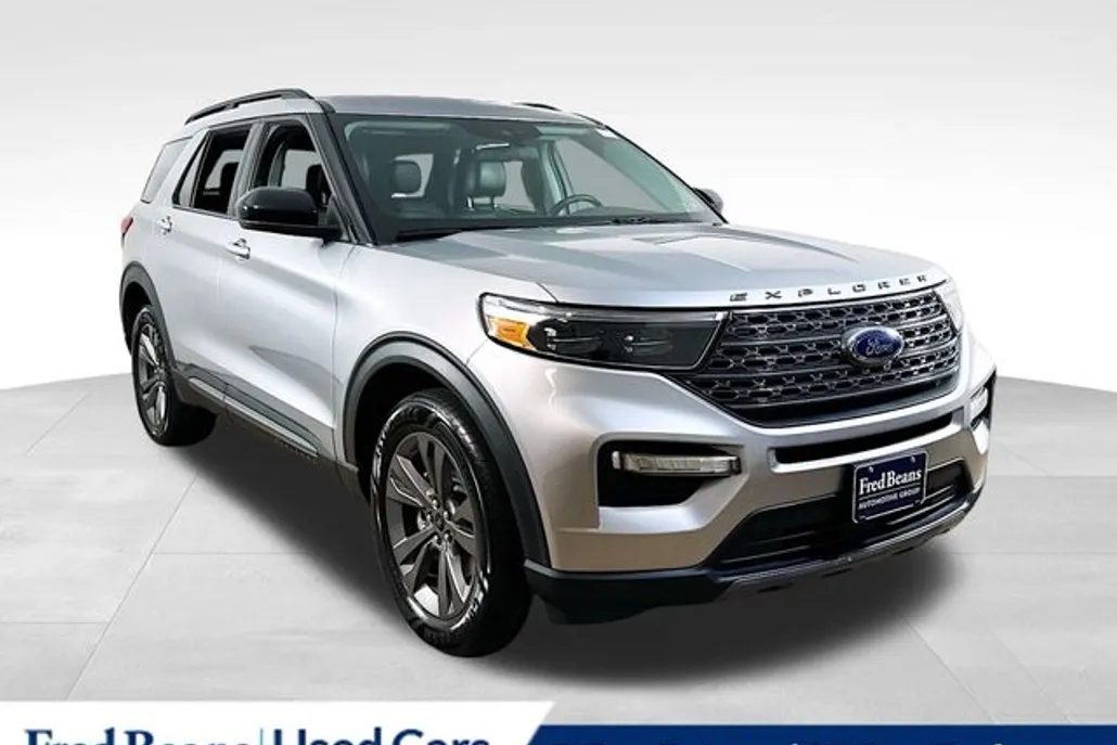 2022 Ford Explorer XLT photo 1