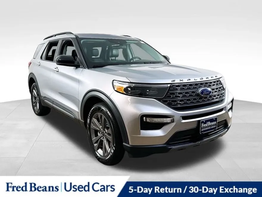 2022 Ford Explorer XLT photo 1