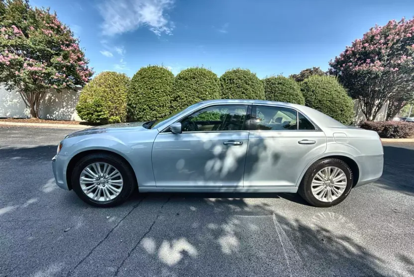 2013 Chrysler 300 Base photo 1