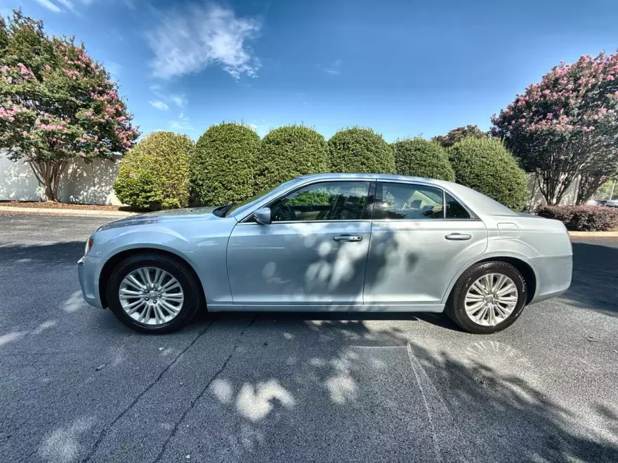 2013 Chrysler 300 Base photo 1