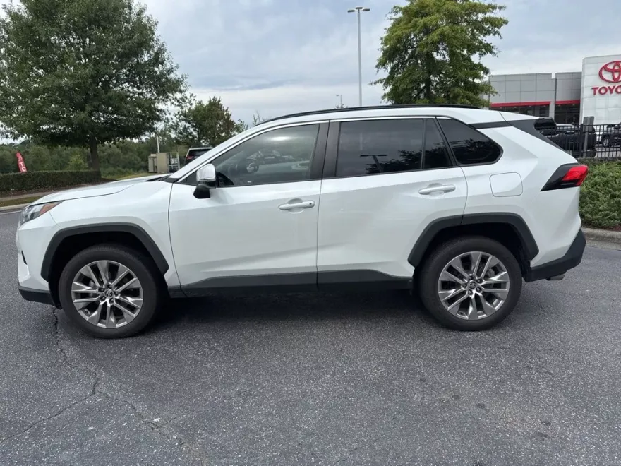 2023 Toyota RAV4 XLE Premium photo 1
