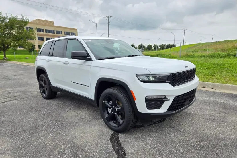 2025 Jeep Grand Cherokee Limited photo 1