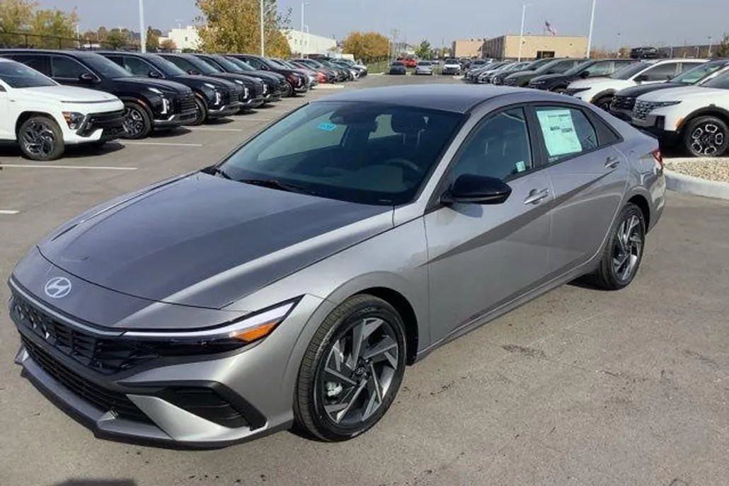 2025 Hyundai Elantra Hybrid SEL Sport photo 1