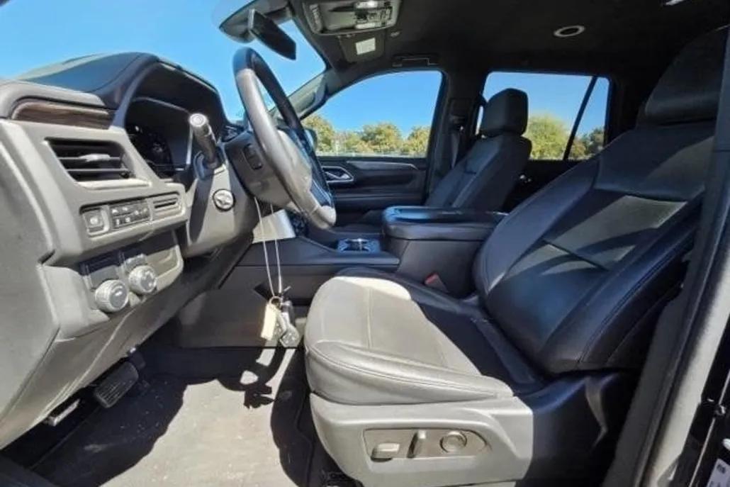 2022 Chevrolet Tahoe LT photo 1
