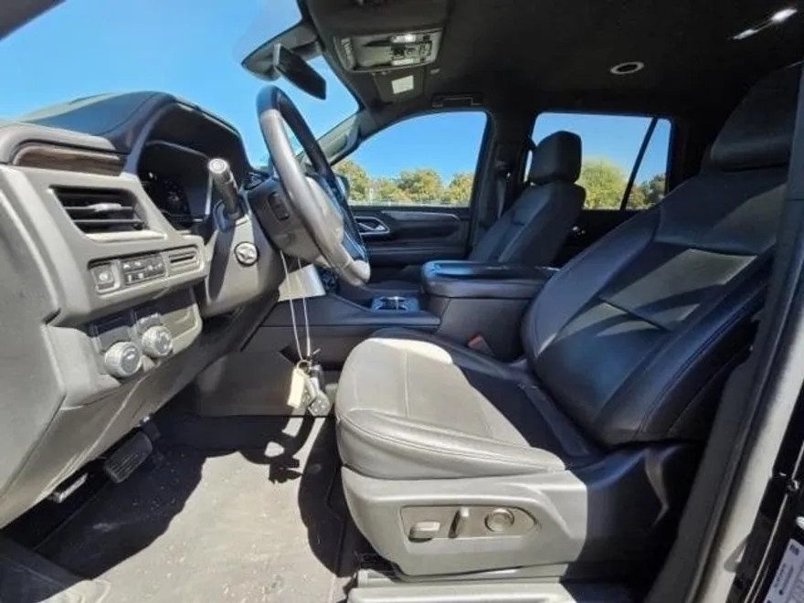 2022 Chevrolet Tahoe LT photo 1