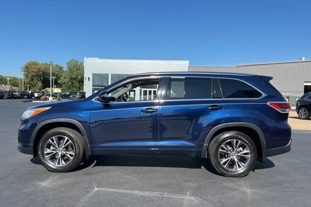 2016 Toyota Highlander XLE photo 1