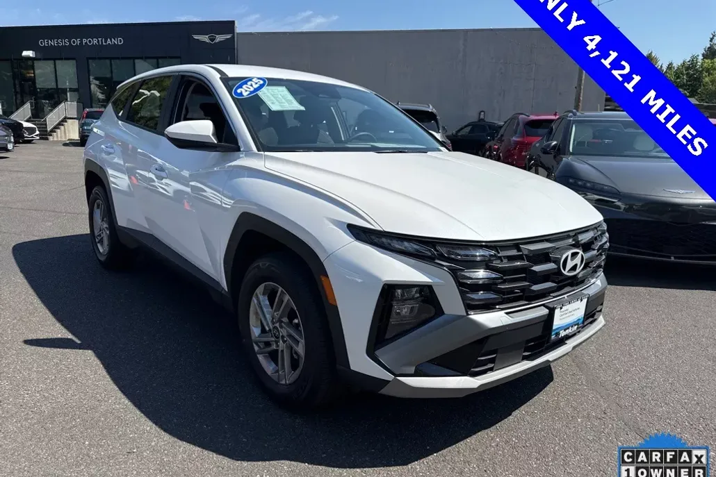2025 Hyundai Tucson SE photo 1