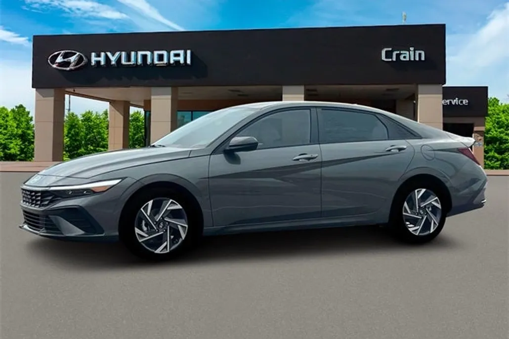 2025 Hyundai Elantra SEL Sport photo 1