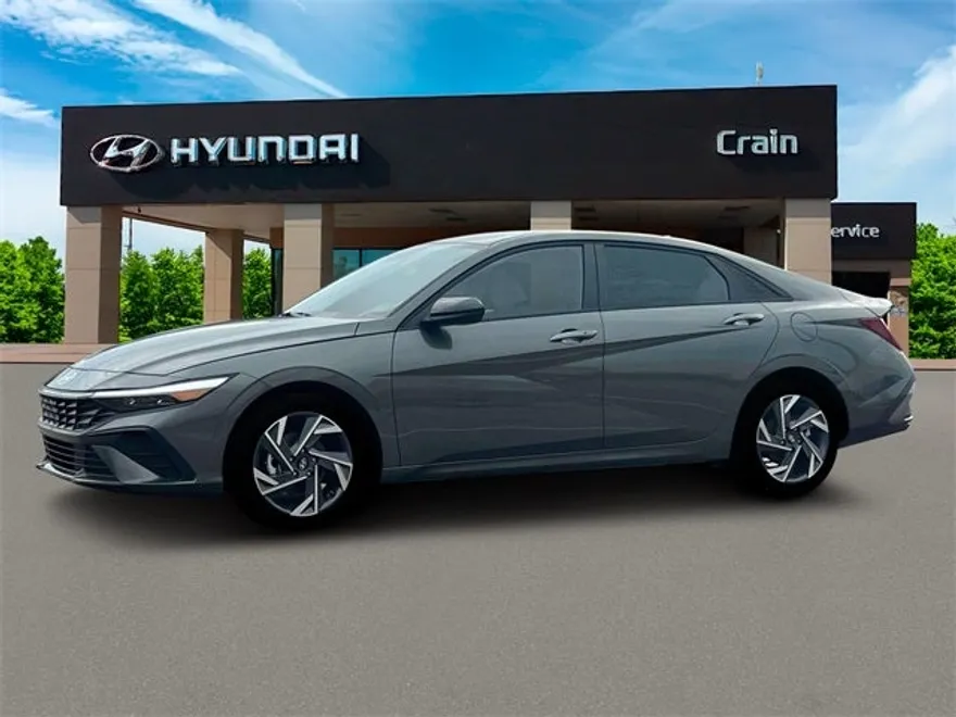 2025 Hyundai Elantra SEL Sport photo 1