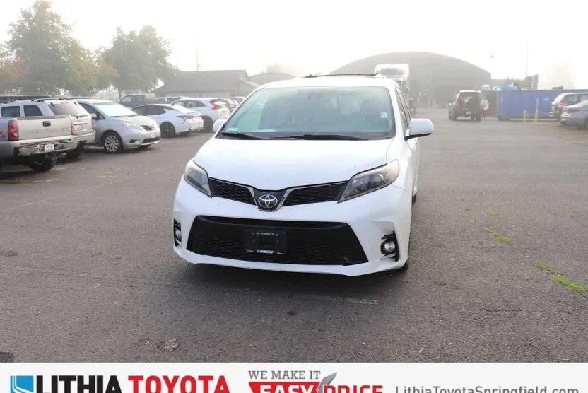2018 Toyota Sienna SE Premium photo 1