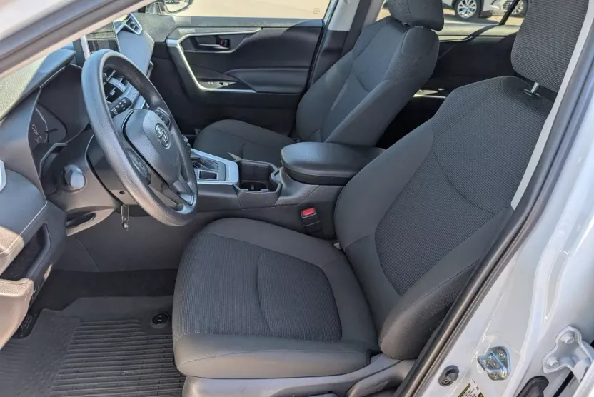 2025 Toyota RAV4 LE photo 1
