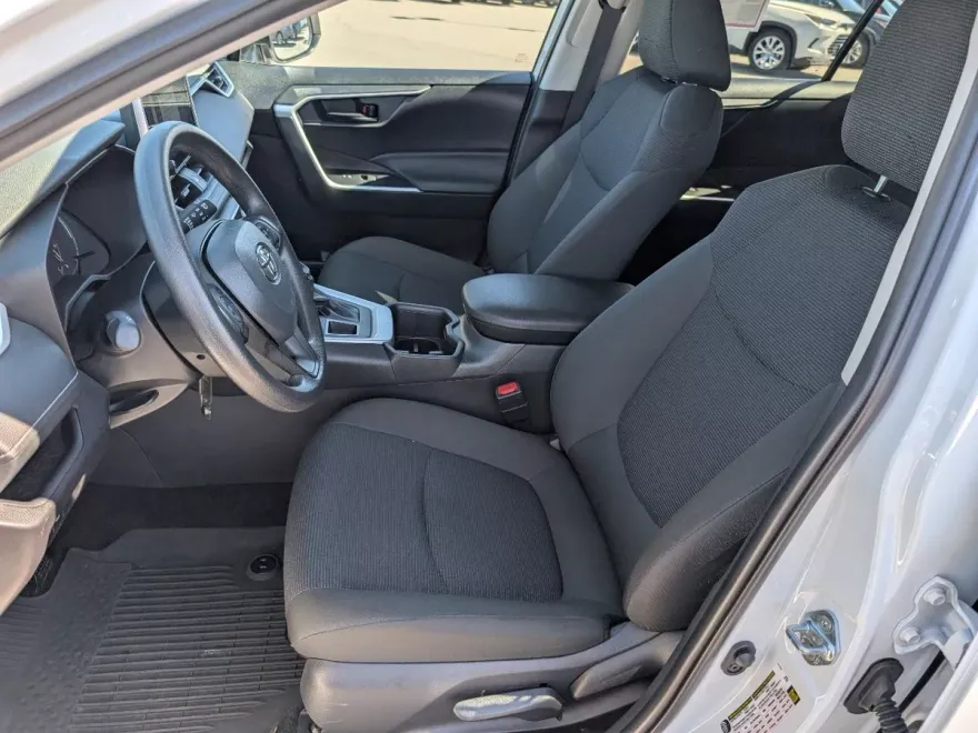 2025 Toyota RAV4 LE photo 1