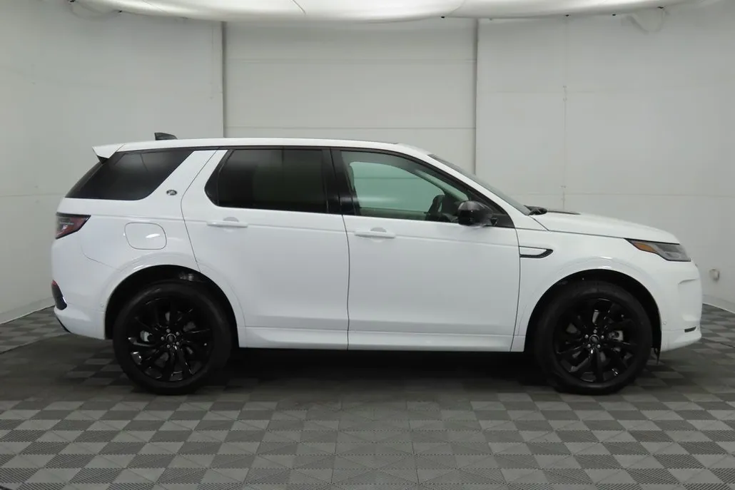 2024 Land Rover Discovery Sport S photo 1