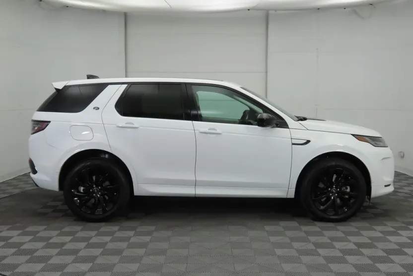 2024 Land Rover Discovery Sport S photo 1