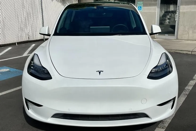2022 Tesla Model Y Long Range photo 1