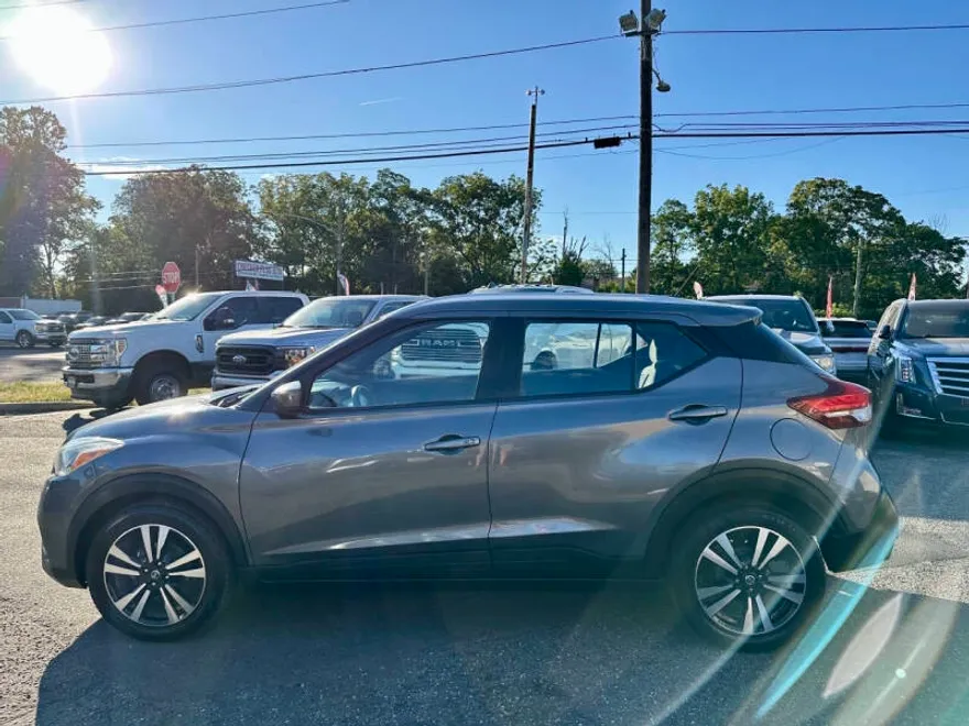 2019 Nissan Kicks SV photo 1