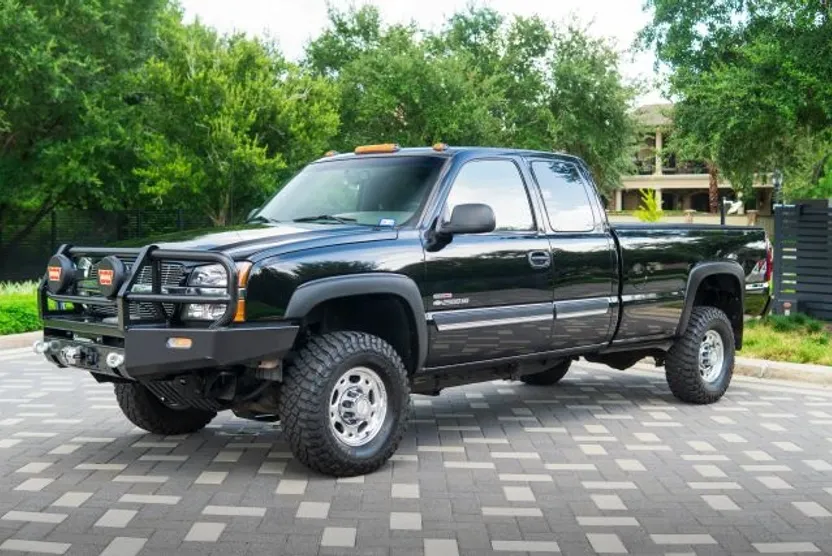 2003 Chevrolet Silverado photo 1