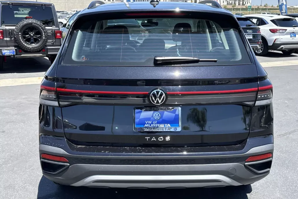 2025 Volkswagen Taos S photo 1