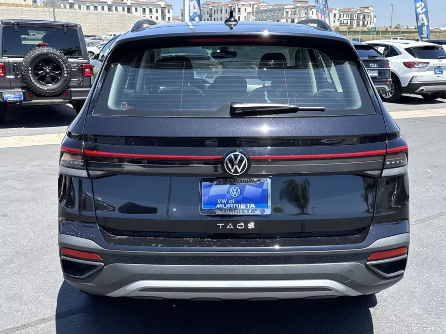 2025 Volkswagen Taos S photo 1