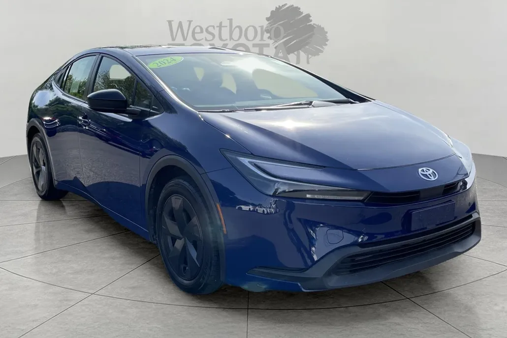 2024 Toyota Prius LE photo 1