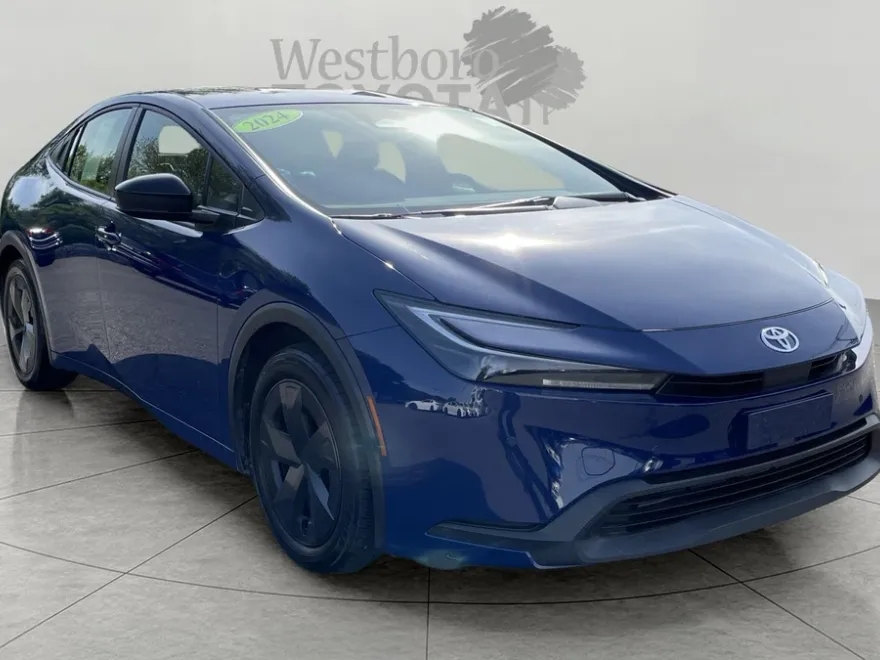 2024 Toyota Prius LE photo 1
