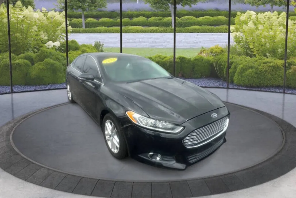 2013 Ford Fusion SE photo 1