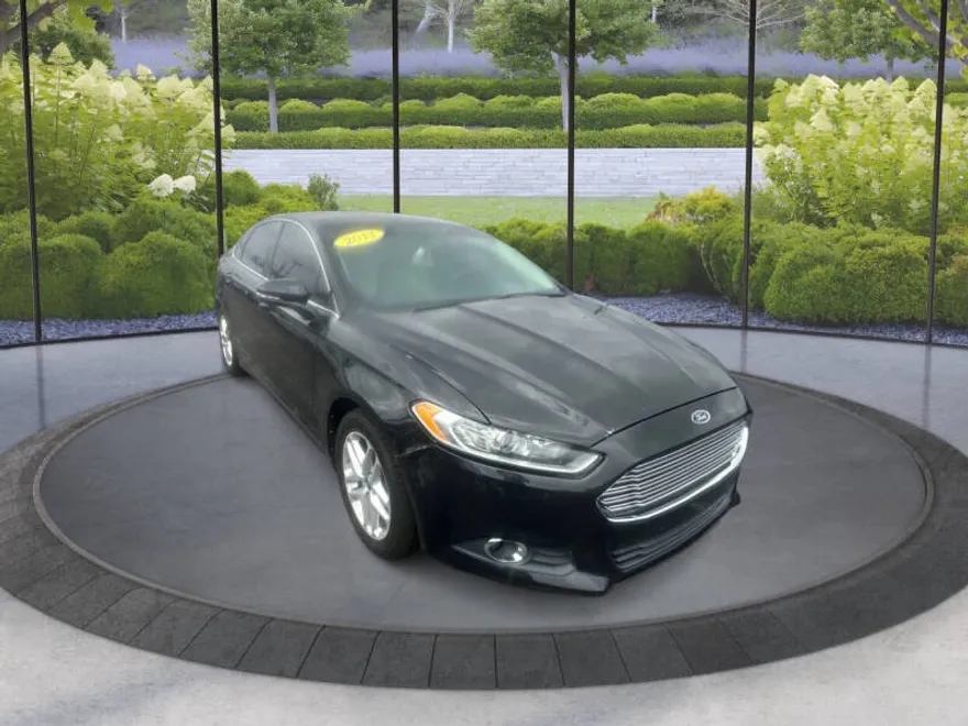 2013 Ford Fusion SE photo 1