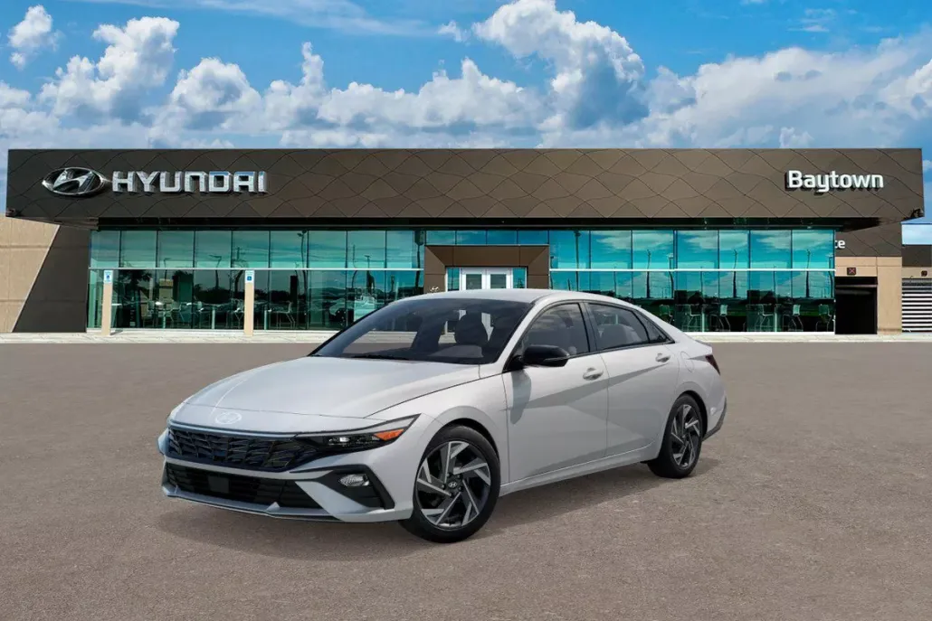 2025 Hyundai Elantra SEL Sport photo 1