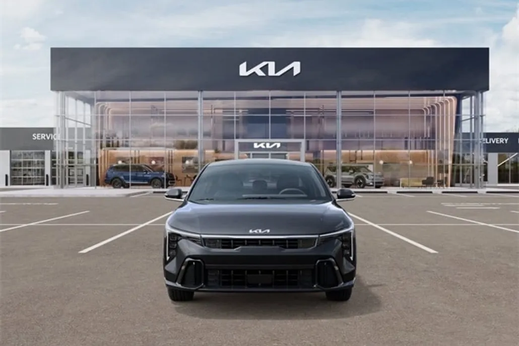2025 Kia K4 GT-Line photo 1