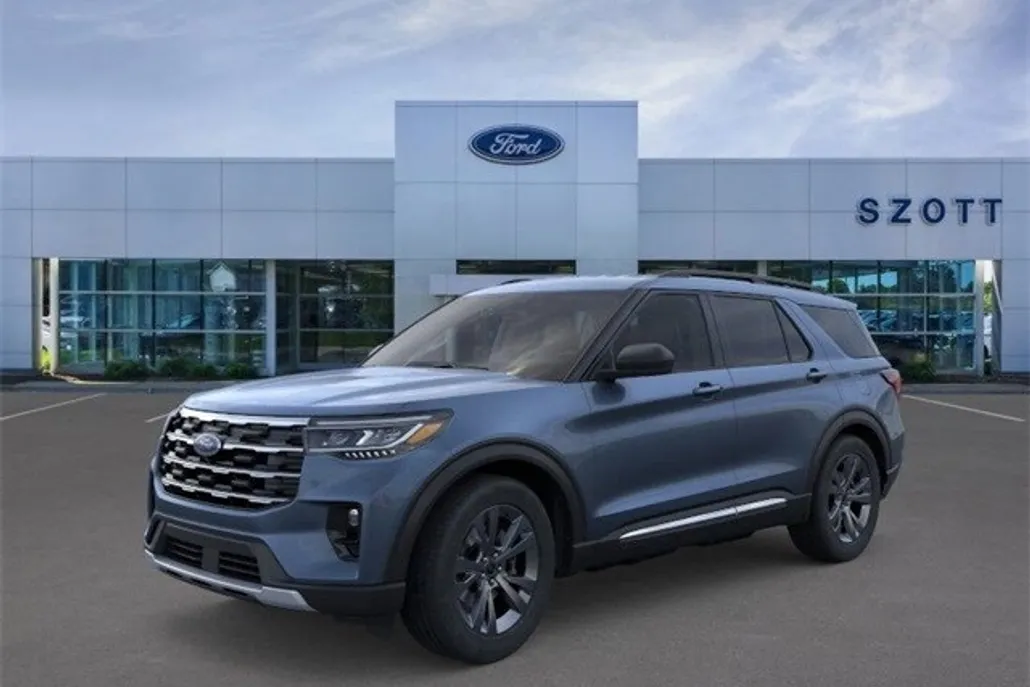 2025 Ford Explorer photo 1