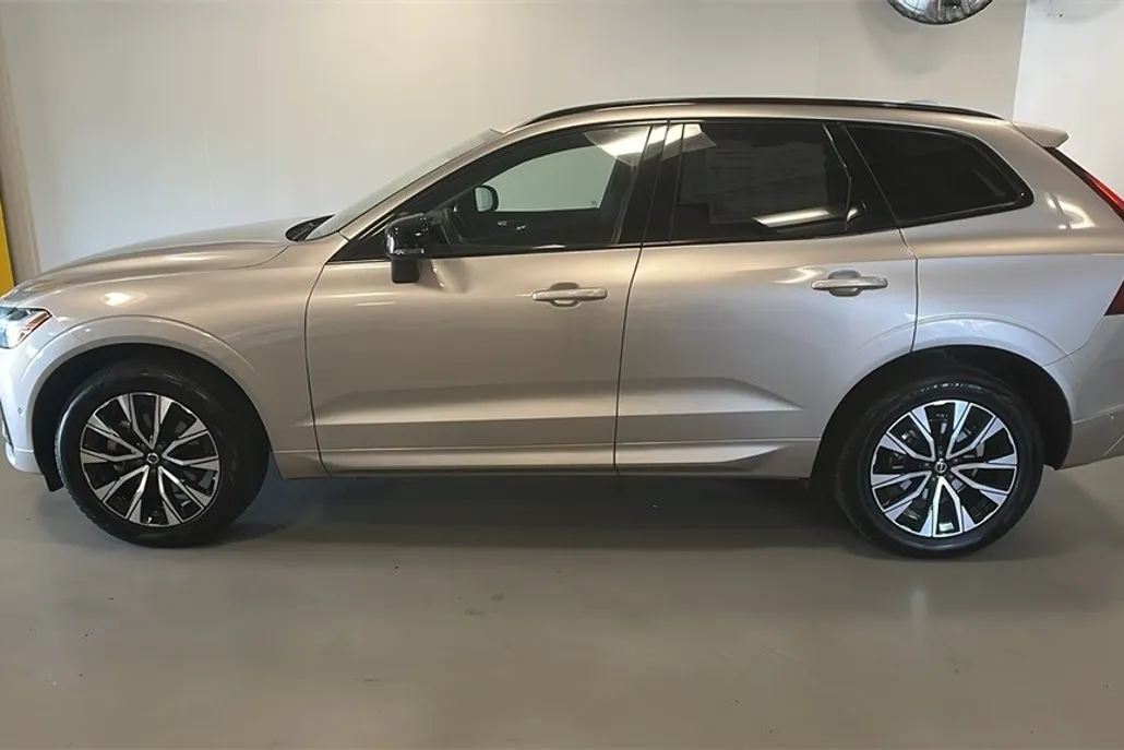 2025 Volvo XC60 B5 Plus photo 1
