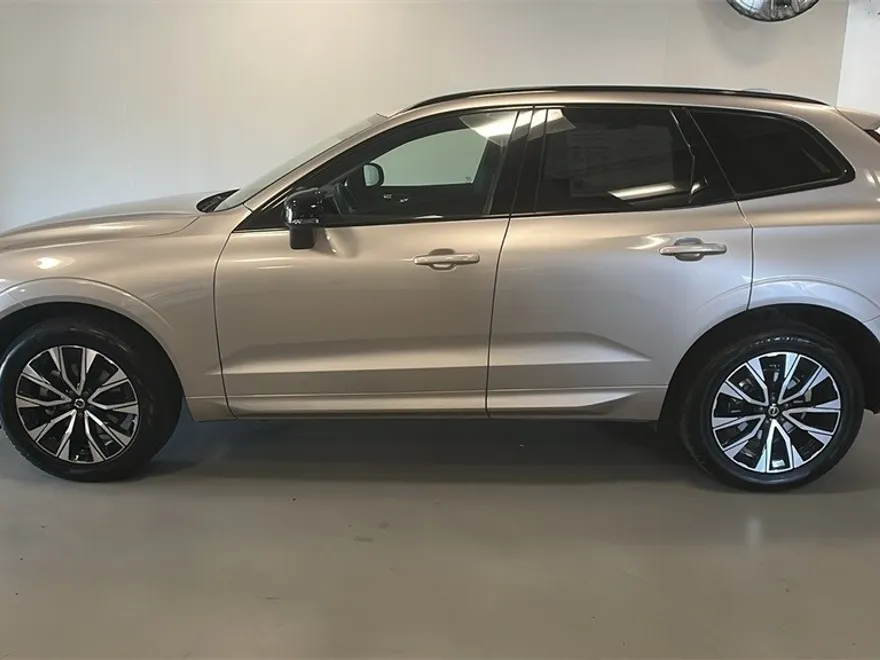 2025 Volvo XC60 B5 Plus photo 1