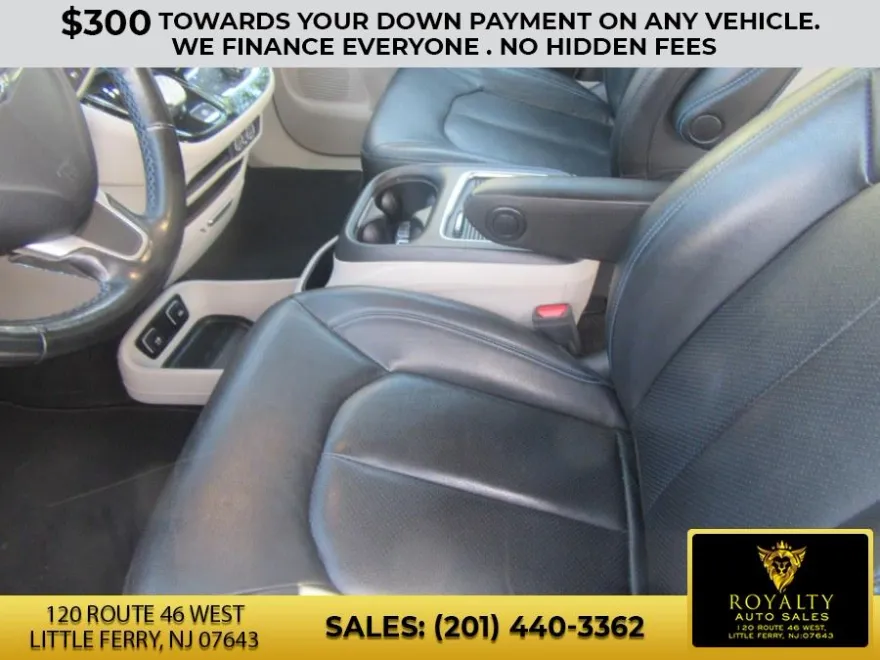 2021 Chrysler Pacifica Touring L photo 7