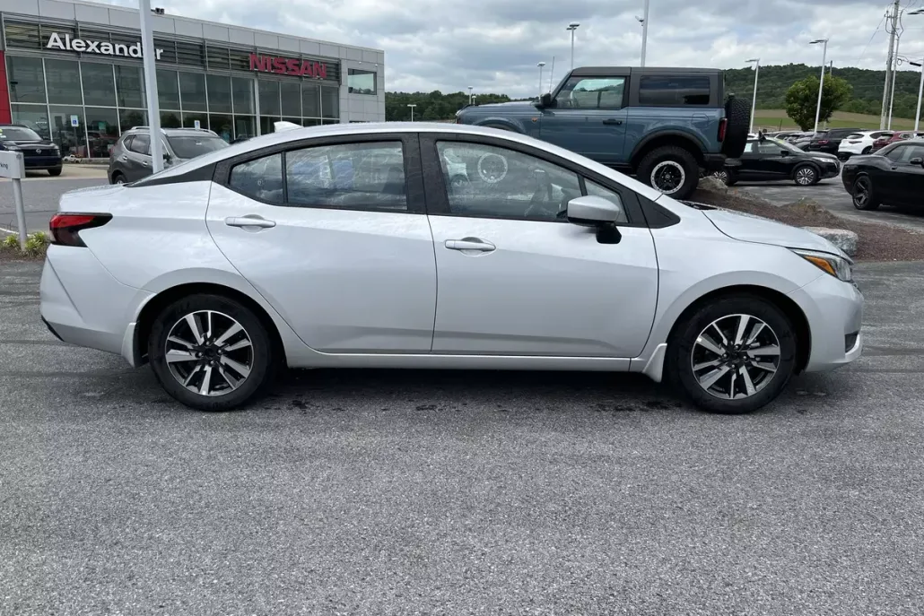 2025 Nissan Versa SV photo 1
