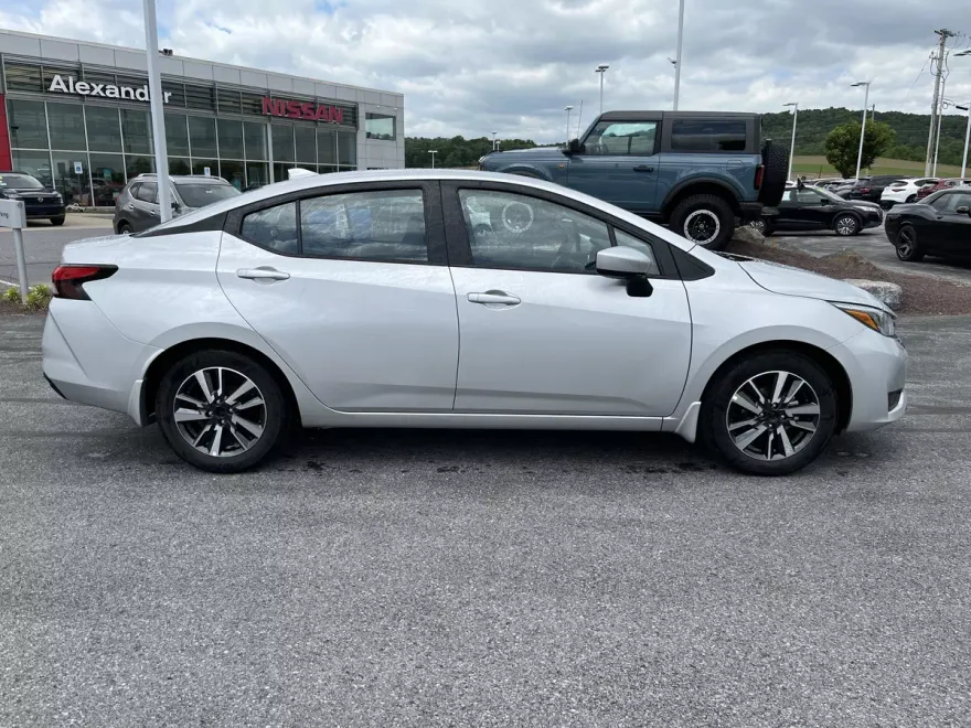 2025 Nissan Versa SV photo 1