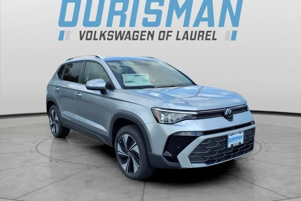 2025 Volkswagen Taos SE photo 1