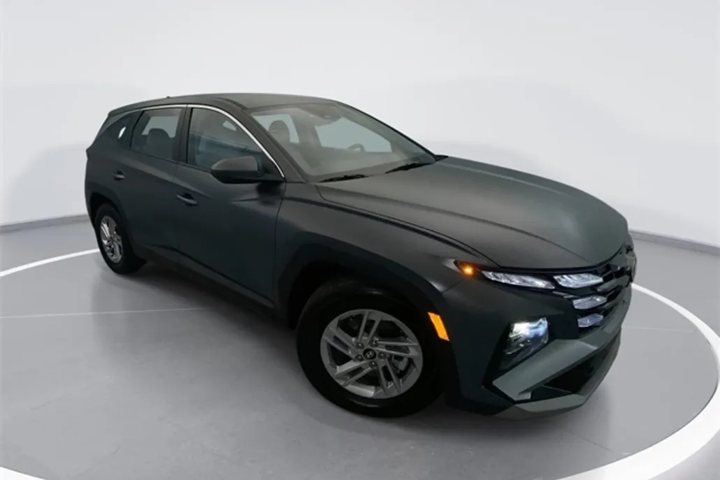 2025 Hyundai Tucson SE photo 1