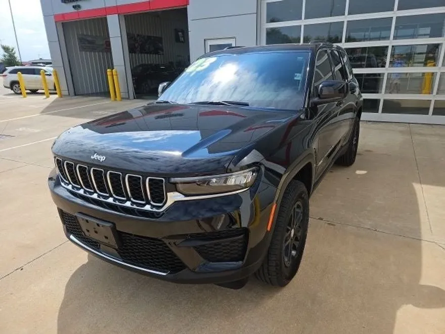 2023 Jeep Grand Cherokee Laredo photo 1